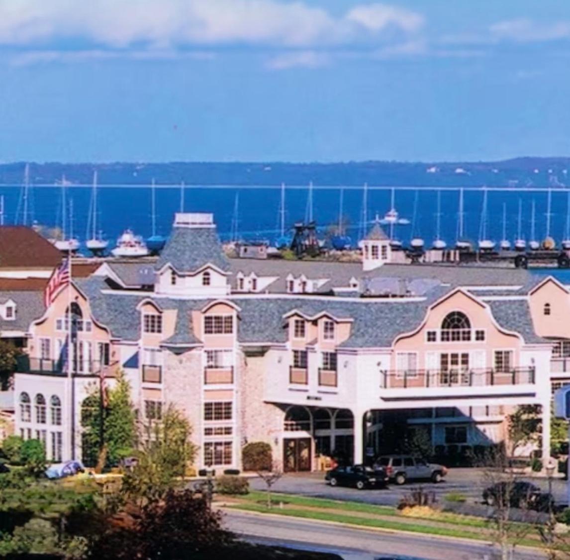 Hamilton Inn Select Beachfront Mackinaw City Exterior foto
